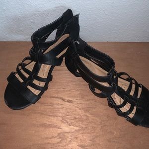 Women’s Sandals!!